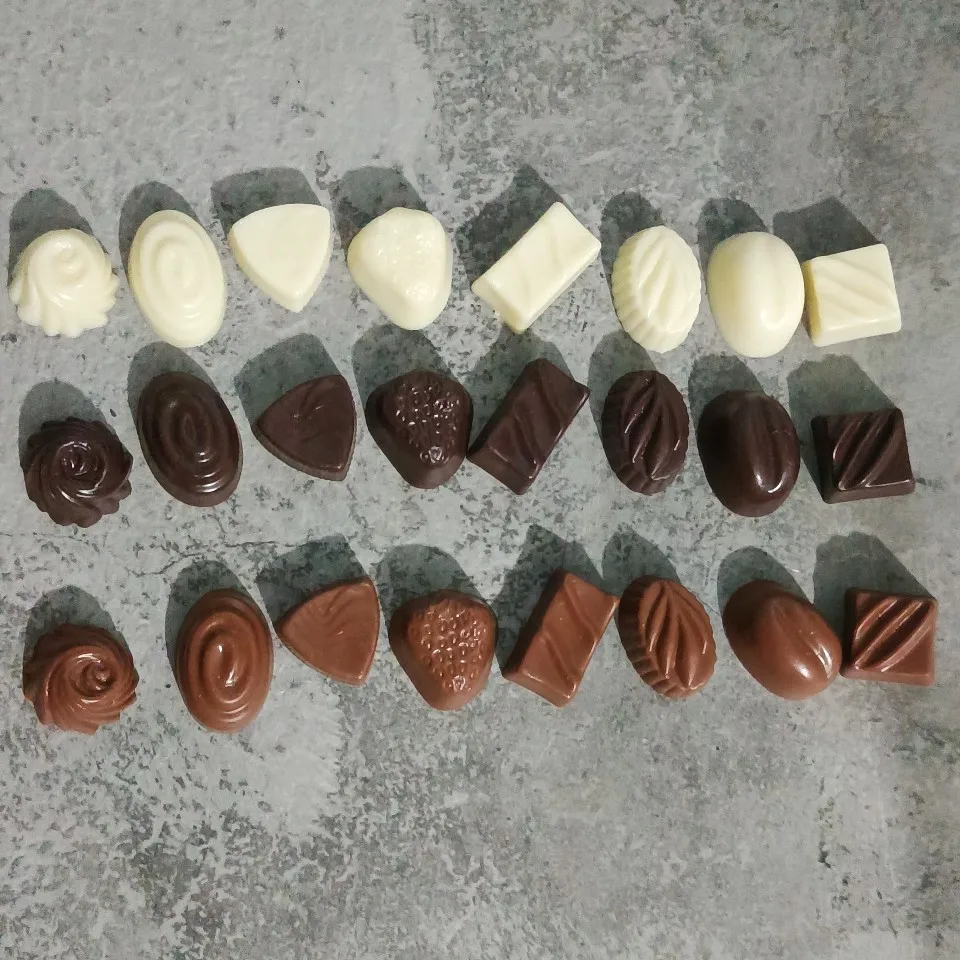 kf-S70823c8159f94dc896ef4acb665e77ef2-Simulation-Fake-Handmade-Candy-Food-Mini-Artificial-Chocolate-Model-DIY-Doll-House-Imitation-Cake-Decor-Photo