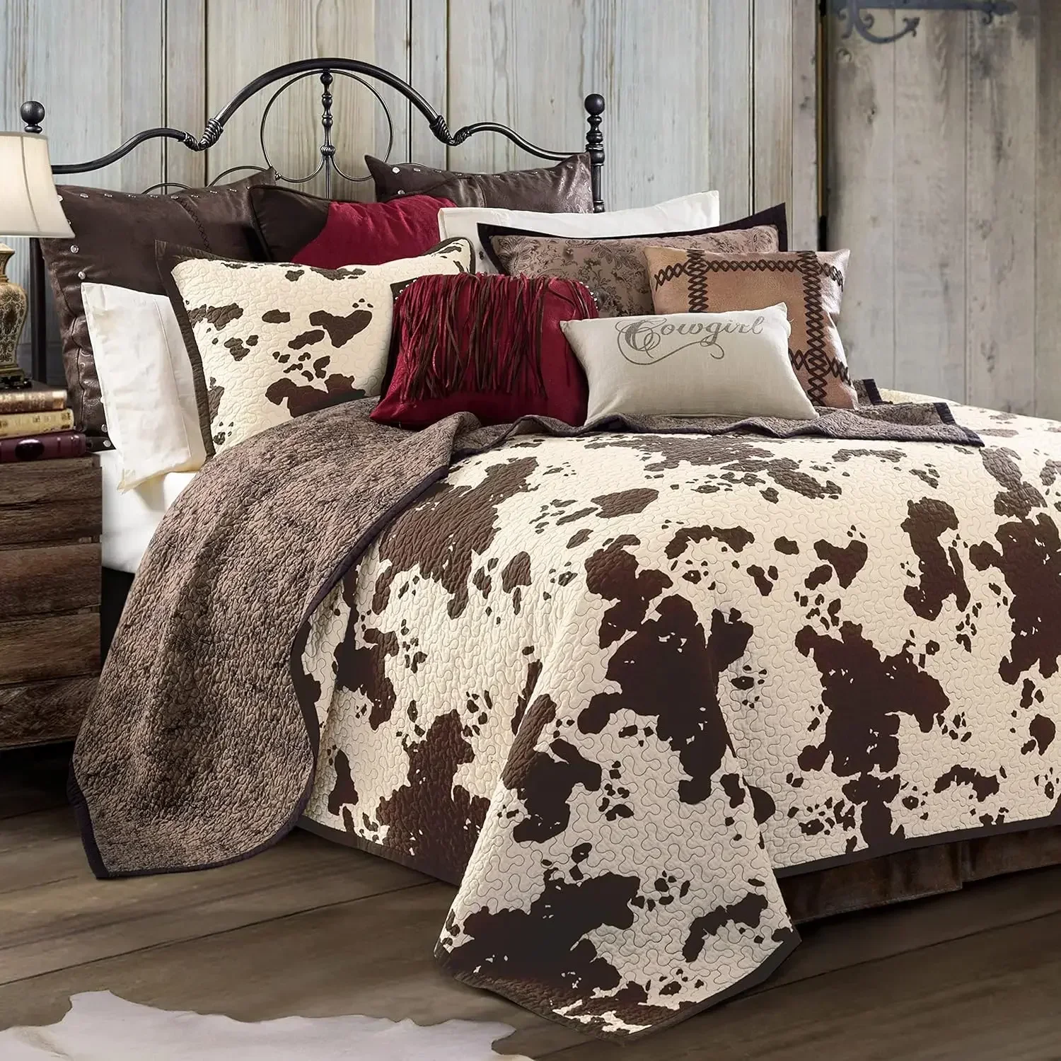 kf-Sd5dd376b527645c6a2cafe2893cc11649-Furniture-supplies-Paseo-Road-by-HiEnd-Accents-Elsa-Cow-Print-Bedding-3-Piece-King-Size-Quilt