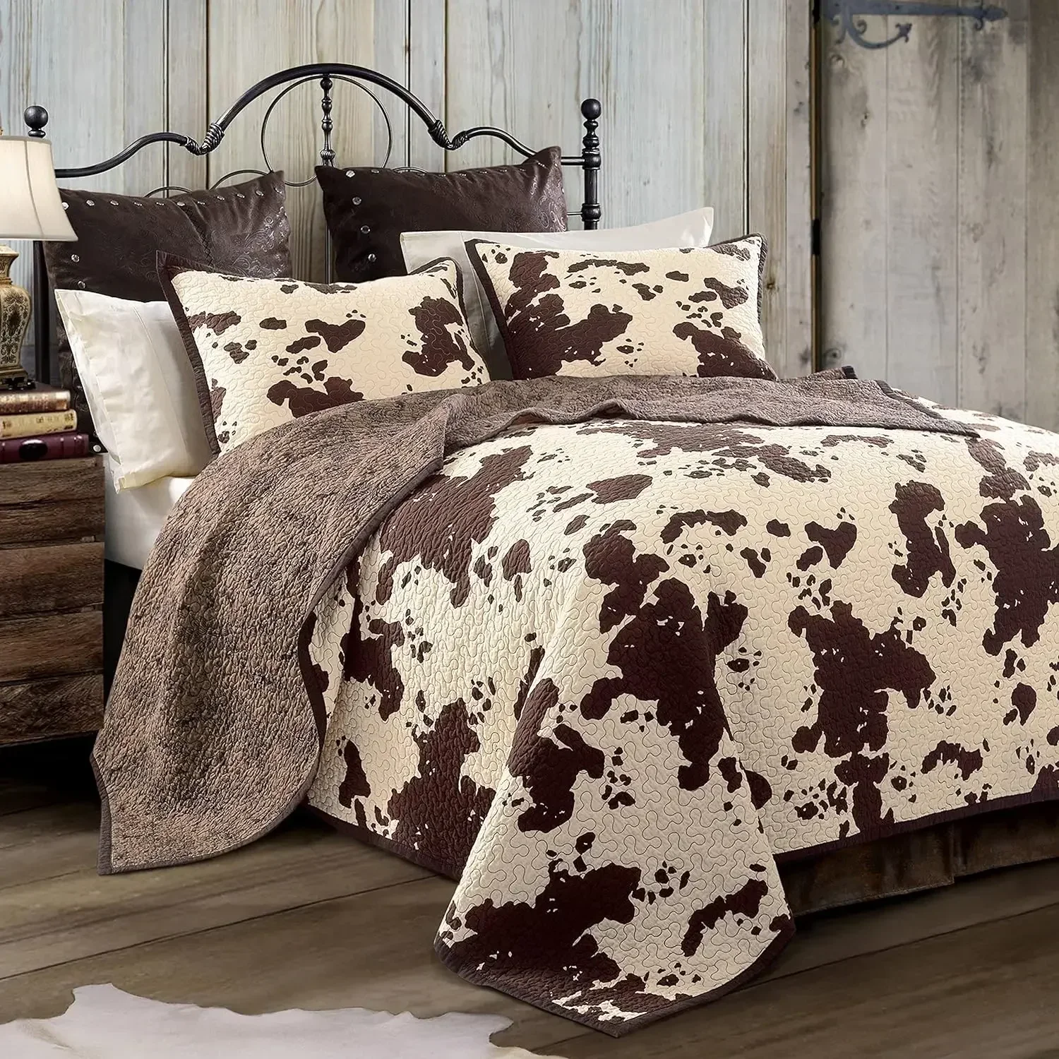 kf-S813a9e970afd4fc49ea7b1ed2abec252u-Furniture-supplies-Paseo-Road-by-HiEnd-Accents-Elsa-Cow-Print-Bedding-3-Piece-King-Size-Quilt