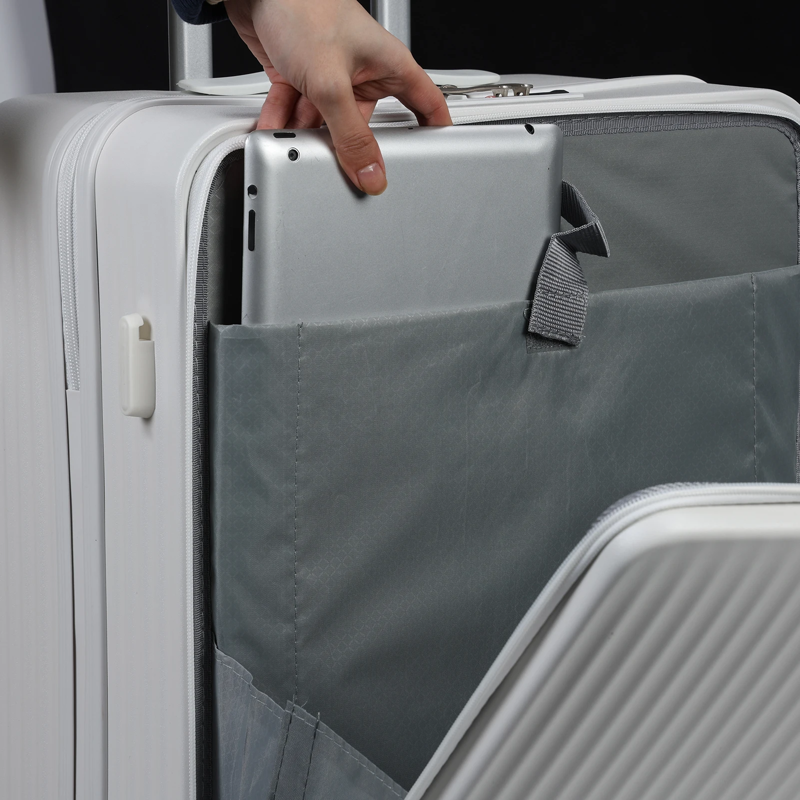 kf-Sd8cea2ae71ee41548a1e403c5a856a111-24-Inch-Suitcase-Front-Open-Carry-on-Luggage-Built-in-lock-Carry-on-Suitcase-with-Cup