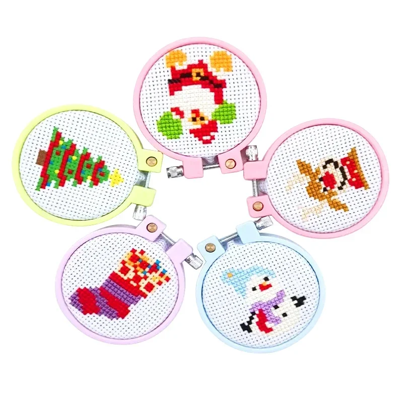 kf-Se99db6b9107a4364a392a313dbd7a74aJ-1PC-Embroidery-Hoops-7-25cm-Round-Cross-Stitch-Rack-Plastic-Embroidery-Hoop-Frame-Rings-for-DIY